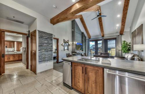 Luxury Two Bedroom Residence steps from Heavenly Village condo - Foto 6