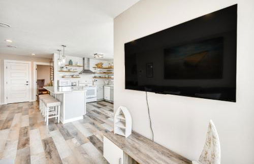 Bright Kitty Hawk Home with Hot Tub, Walk to Beach! - Foto 5