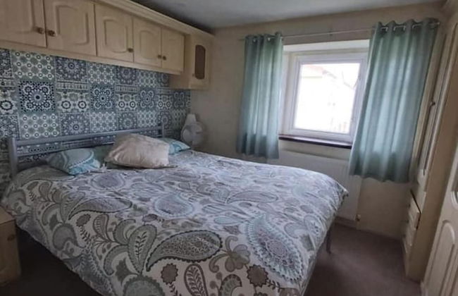 Captivating 2-bed Carvavan in Mablethorpe - Photo 2