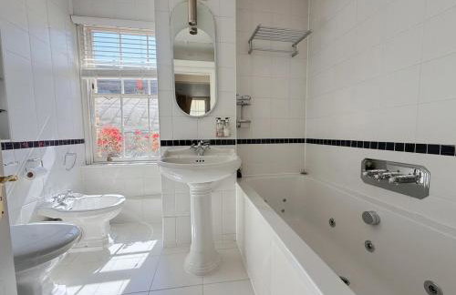 Elegant 4-Story Townhouse Near Victoria Station - Foto 26