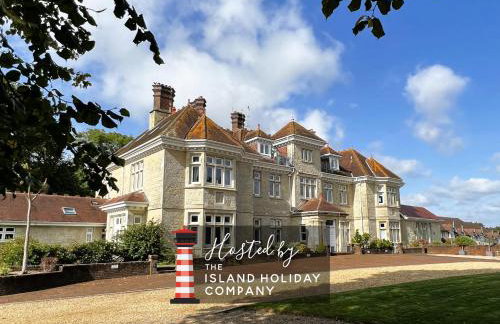 6 Shanklin Manor - family friendly apartment in Shanklin Old Village - Photo 1