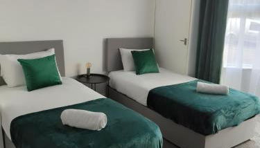 Charming 3-Bedroom House - Prime Location in Wolverhampton! - Foto 3, towels