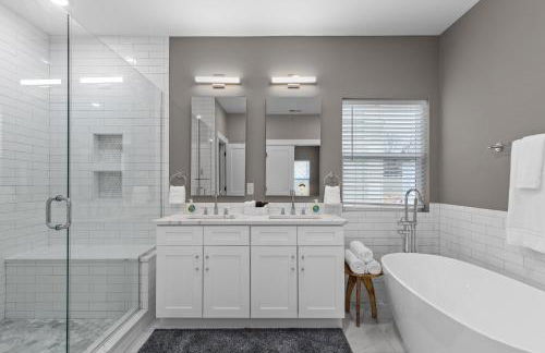 Uptown Elegant Escape | JZ Vacation Rentals - Foto 53