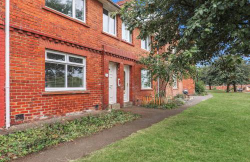 Spacious Family - Contractor Stay - Parking - WiFi - Photo 8