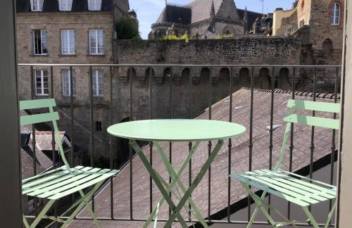 AU COEUR DE VANNES - VUE SUR LES REMPARTS - 2 CH - Foto 25