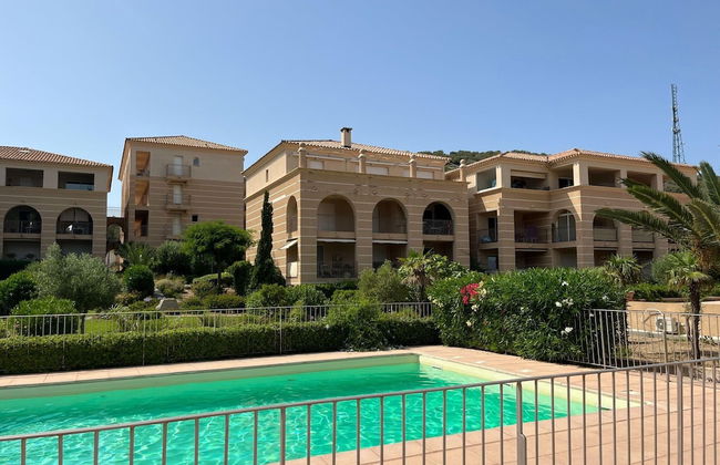 Apartment With sea View and Pool - Photo 18