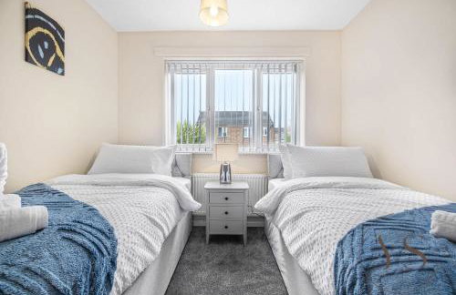 Group-Friendly 3BR Near Dudley + Parking - Foto 17