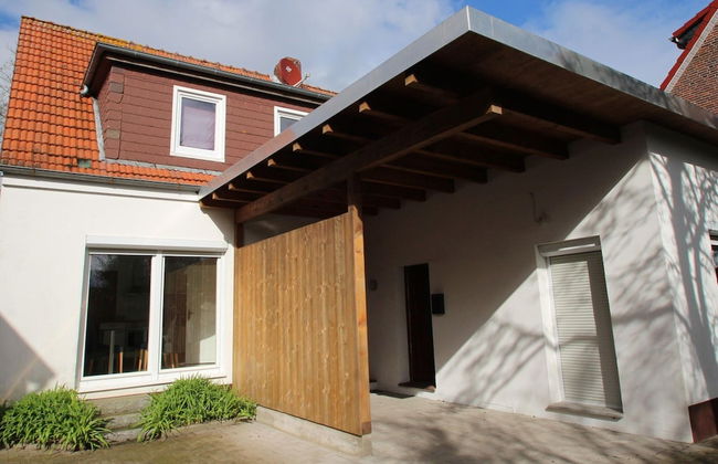 Apartment With a High Chair and bed - Photo 10