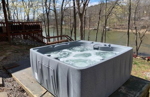 Beautiful Waterfront with Dock Firepit Hot tub - Foto 2