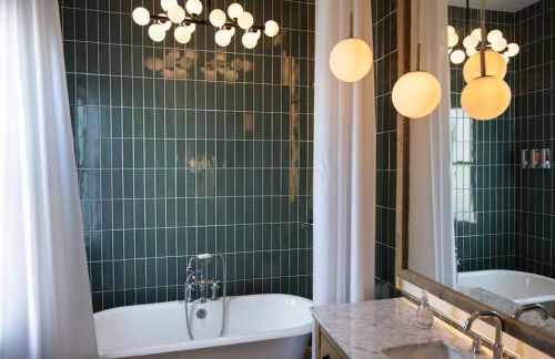 Secret Garden Studio w/ Hot Tub: Near Forsyth Park - Foto 9