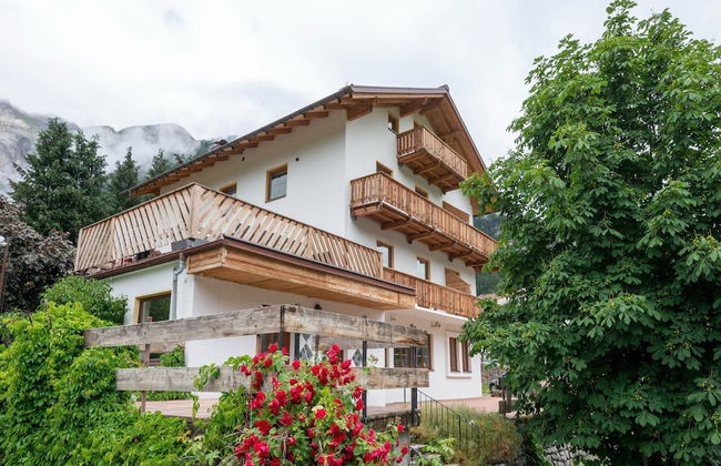 Beautiful Holiday Home Near St Anton Am Arlberg With Sauna - Foto 1