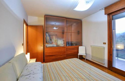 2 Bedroom Awesome Apartment In Sacile - Foto 3