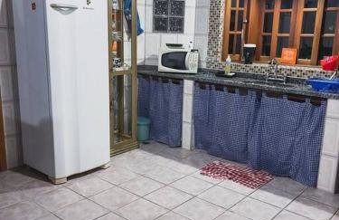Casinha charmosa em condomínio, com piscina e muita natureza - Photo 9