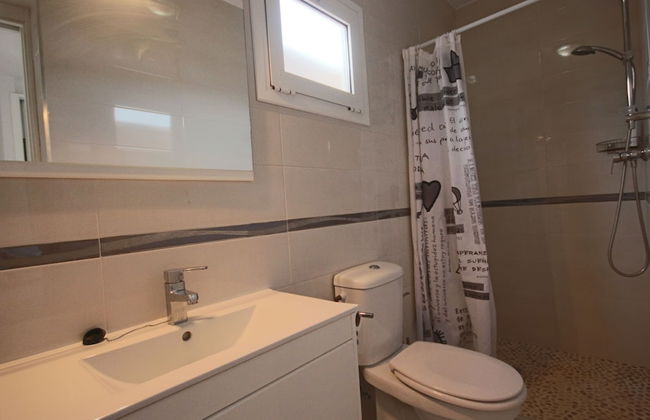 Private Family Retreat With Pool Short Walk to the Sea - Foto 22