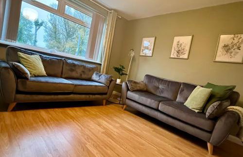 The Olive House - 4 Bedroom, Sleeps 8, Contractors Welcome - Foto 5