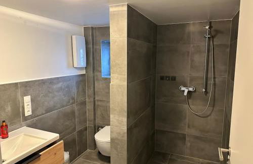 Moderne 80qm mit Terrasse, Wlan und Parkplatz - Nähe Nürburgring - Foto 7