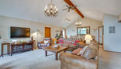 Expansive Angel Fire Home with Indoor Hot Tub! - Foto 4