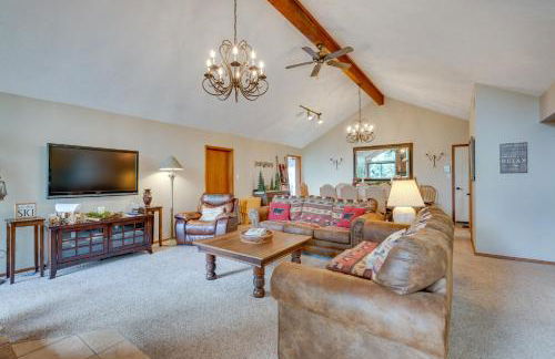 Expansive Angel Fire Home with Indoor Hot Tub! - Foto 4