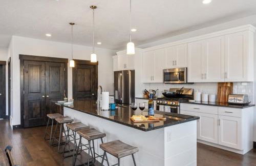 Pvt Hot Tub, Game Rm, Fire Pit, 12 Min Ski and PC - Foto 7