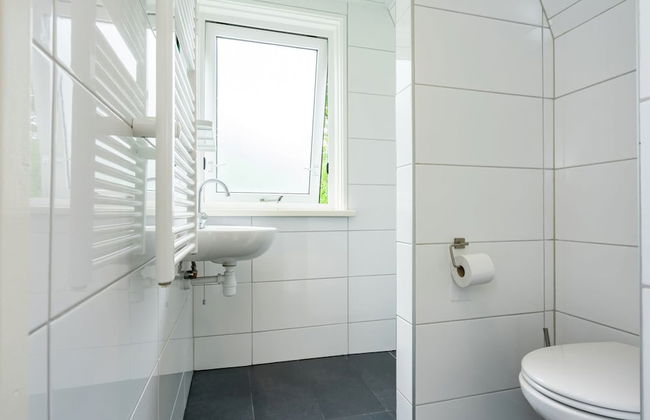 Detached Chalet in Tranquil Dutch Countryside - Photo 8