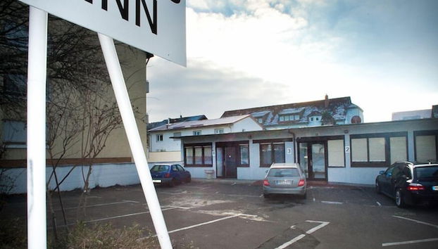 Looks Inn - Photo 2, Primary image