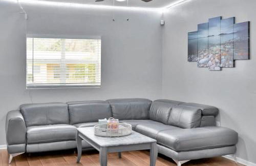 Family & Pet Friendly Getaway with Porch Fire Pit & Yard - Foto 36