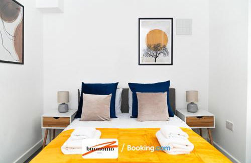 Three Bedroom Apartment At Buonomo Stays Short Lets & Serviced Accommodation With Netflix & Games - Foto 8