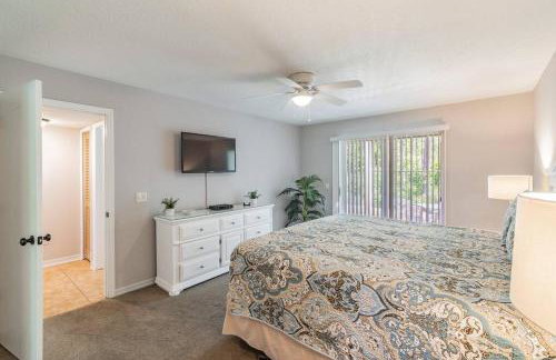 LOVE AT FIRST SIGHT! NEW Disney Home, Sleeps 6, Pool, Patio, NO Steps, LOW Rates! - Foto 43