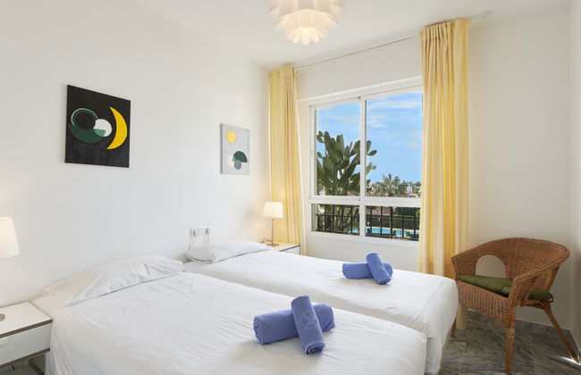 2 bedroom Apartment in Marbella with swimming pool and garden - Photo 5