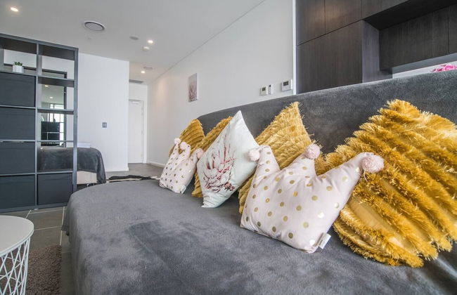 Home With Convenient Location! Close to Train&cbd - Foto 3