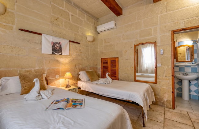 Ta'leli Pool Farmhouse in Gozo - Photo 4