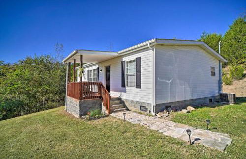 Bring Your Pets! Midway Abode with Yard and Fire Pit - Foto 22