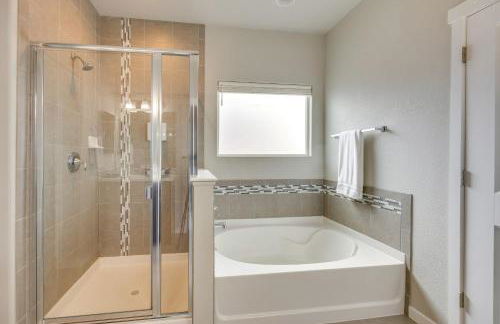 Stunning Peyton Retreat with Game Room, Private Yard - Foto 14