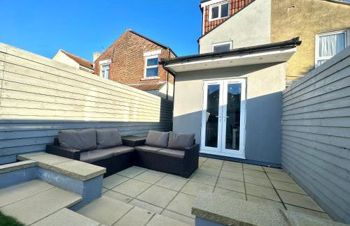 Open Mind Property - 6 Luxury Bedrooms with Free Parking - Photo 28