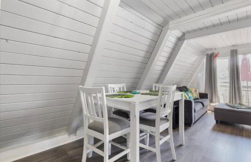 Pet Friendly A Frame w/ Private Dock & Great Lake Views - Foto 10