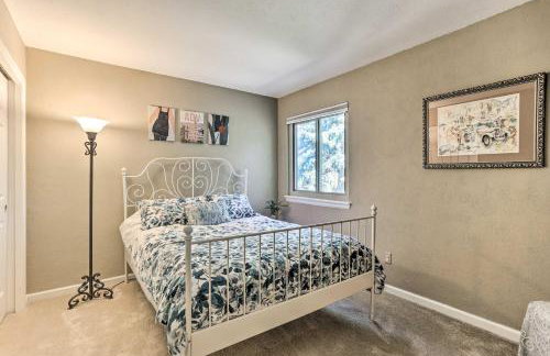 Near Shops & Eats! Centennial Home w/ Sunroom - Foto 29