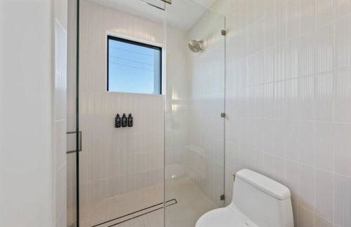 Barton Springs Luxe Heated Pool Spa Sleeps 16 - Photo 70