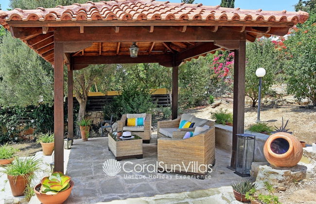 Large Pool & Garden, Billiard, Peaceful Area, Near to the Sea, Coral Bay Paphos - Foto 63