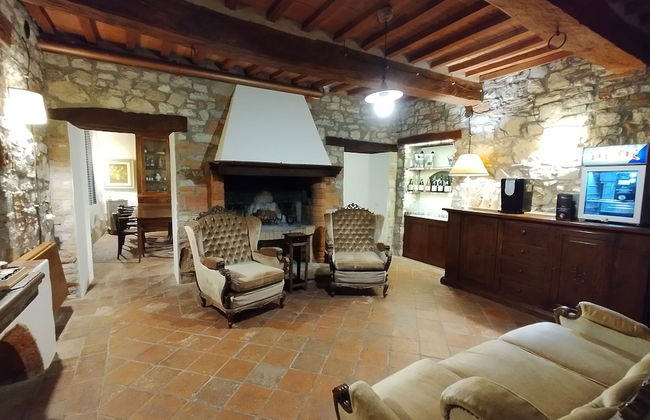 Umbrian Farmhouse Retreat With Private Pool and Garden - Foto 7