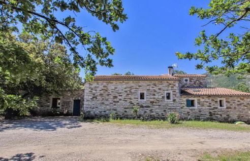 Lovely Home In La Roche St Secret - Photo 10