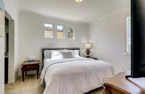 Walk to Public Transit Oceanside Home with Balcony - Photo 15