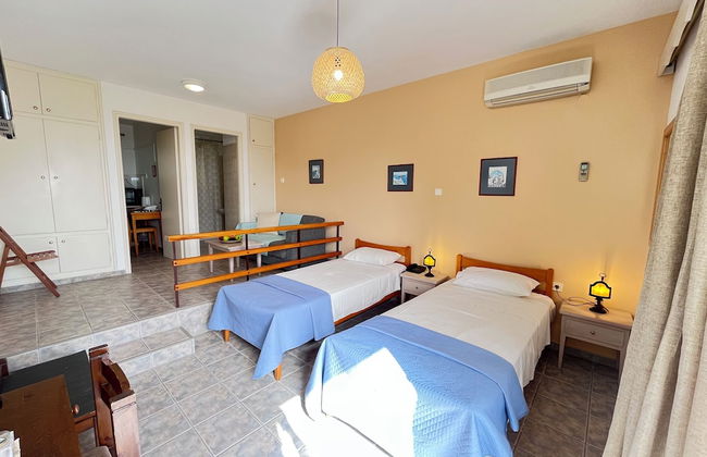 Hotel Elena - Photo 6