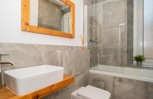 2BD Loft Style Apt - Edinburgh - Free Parking - Pass the Keys - Foto 52