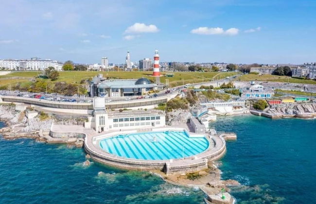 Cozy Coastal Apartment - Photo 8