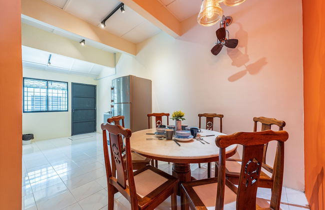 Conceptual Homestay 3BR 9PAX - Foto 13