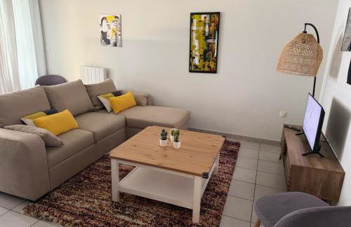 Appart Lumineux 2ch proche Près d'Arènes avec wifi tv et patio - Foto 3