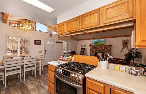 Bear Cub Cottage in Big Bear w/ HotTub & Firepit - Photo 38