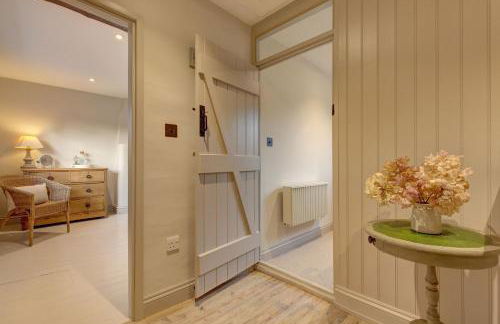 The Flints - Photo 13