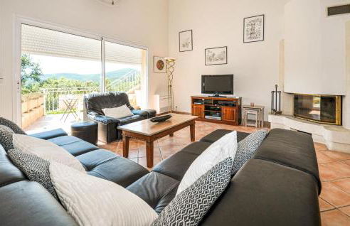 Nice Home In Ste-Anastasie-Sissole - Photo 1