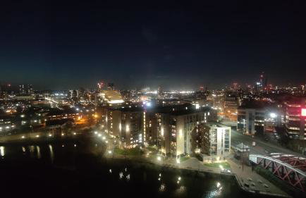 Penthouse-Like Apartment with City & Waterfront Views in Old Trafford with 500Mbps Internet and Netflix - Foto 35